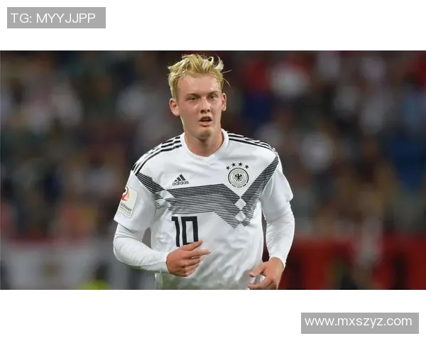 足球球星小满的成长之路：从默默无闻到世界级巨星的蜕变